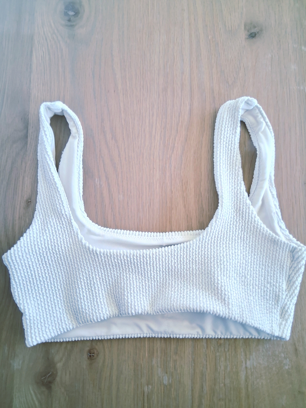 WHITE CRINKLE SWIM TOP - H&M  BLACK CRINKLE SWIM BOTTOMS - ARIE🤿🌊🐠 - Picture 4 of 8